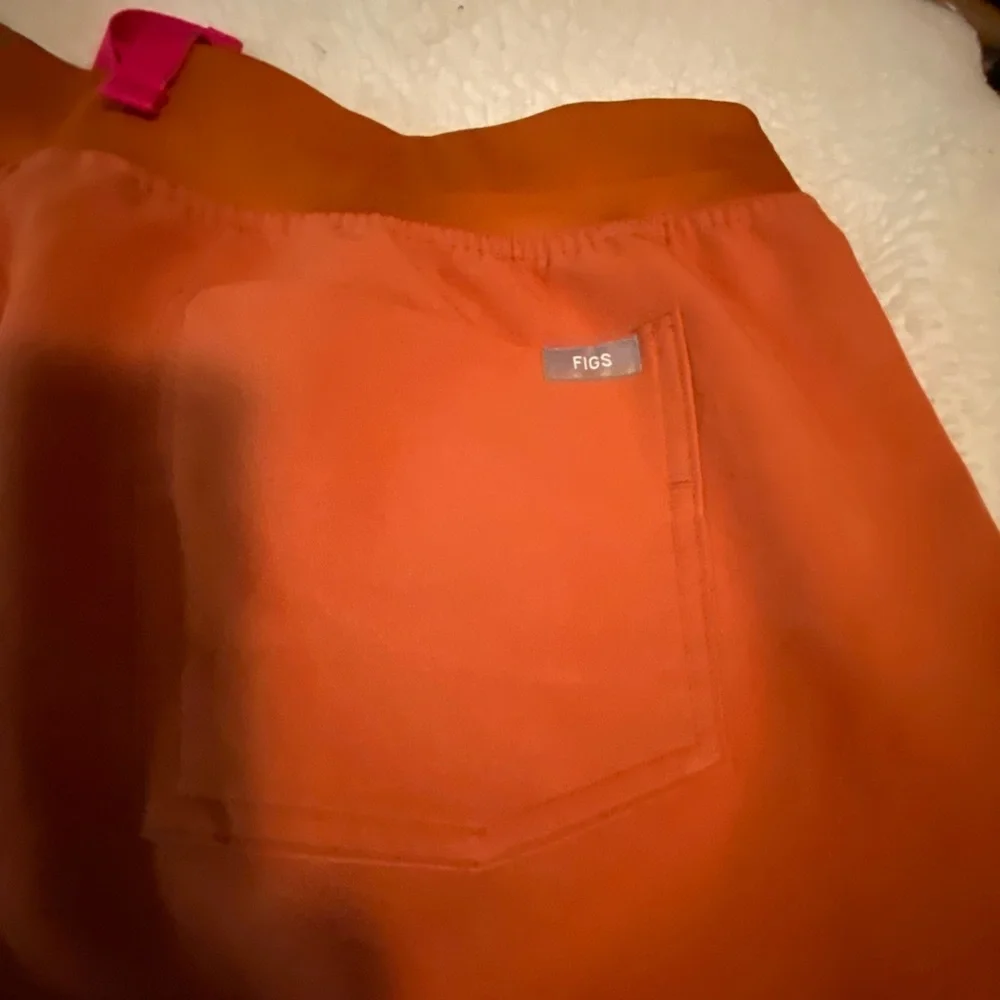 Figs Rust Jogger Pants with rust colored size xl petite Pink Accents scrub pants - Picture 11 of 11